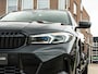 BMW 3-Serie Touring 330e xDrive PANO LASER LED HARMAN KARDON CAMERA 19 INCH ELEK TREKHAAK