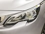 Peugeot 5008 1.2 PureTech Allure 7 Persoons (PANORAMADAK, APPLE CARPLAY, GROOT NAVI, 360 CAMERA, SPORTSTOELEN, GETINT GLAS, LEDER, CRUISE, NIEUWE APK, NIEUWSTAAT)