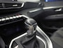 Peugeot 5008 1.2 PureTech Allure 7 Persoons (PANORAMADAK, APPLE CARPLAY, GROOT NAVI, 360 CAMERA, SPORTSTOELEN, GETINT GLAS, LEDER, CRUISE, NIEUWE APK, NIEUWSTAAT)