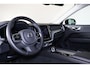 Volvo XC60 T6 Recharge AWD Ultra Dark - Panorama/schuifdak - IntelliSafe Assist & Surround - 360º Camera - Harman Kardon audio - Adaptieve LED koplampen - Verwarmde voorstoelen, stuur & achterbank - Parkeersensoren voor & achter - Elektr. bedienb. voorstoelen met geheugen - Head up display - Draadloze tel. lader - Inklapbare trekhaak - 20'' LMV
