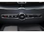 Volvo XC60 T6 Recharge AWD Ultra Dark - Panorama/schuifdak - IntelliSafe Assist & Surround - 360º Camera - Harman Kardon audio - Adaptieve LED koplampen - Verwarmde voorstoelen, stuur & achterbank - Parkeersensoren voor & achter - Elektr. bedienb. voorstoelen met geheugen - Head up display - Draadloze tel. lader - Inklapbare trekhaak - 20'' LMV