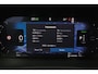 Volvo XC60 T6 Recharge AWD Ultra Dark - Panorama/schuifdak - IntelliSafe Assist & Surround - 360º Camera - Harman Kardon audio - Adaptieve LED koplampen - Verwarmde voorstoelen, stuur & achterbank - Parkeersensoren voor & achter - Elektr. bedienb. voorstoelen met geheugen - Head up display - Draadloze tel. lader - Inklapbare trekhaak - 20'' LMV