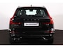 Volvo XC60 T6 Recharge AWD Ultra Dark - Panorama/schuifdak - IntelliSafe Assist & Surround - 360º Camera - Harman Kardon audio - Adaptieve LED koplampen - Verwarmde voorstoelen, stuur & achterbank - Parkeersensoren voor & achter - Elektr. bedienb. voorstoelen met geheugen - Head up display - Draadloze tel. lader - Inklapbare trekhaak - 20'' LMV