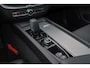 Volvo XC60 T6 Recharge AWD Ultra Dark - Panorama/schuifdak - IntelliSafe Assist & Surround - 360º Camera - Harman Kardon audio - Adaptieve LED koplampen - Verwarmde voorstoelen, stuur & achterbank - Parkeersensoren voor & achter - Elektr. bedienb. voorstoelen met geheugen - Head up display - Draadloze tel. lader - Inklapbare trekhaak - 20'' LMV
