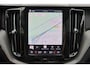 Volvo XC60 T6 Recharge AWD Ultra Dark - Panorama/schuifdak - IntelliSafe Assist & Surround - 360º Camera - Harman Kardon audio - Adaptieve LED koplampen - Verwarmde voorstoelen, stuur & achterbank - Parkeersensoren voor & achter - Elektr. bedienb. voorstoelen met geheugen - Head up display - Draadloze tel. lader - Inklapbare trekhaak - 20'' LMV