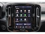 Volvo XC40 B4 Plus Dark - IntelliSafe Assist & Surround - Verwarmde voorstoelen & stuur - Parkeersensoren voor & achter - Elektr. bedienb. voorstoelen met geheugen links - Draadloze tel. lader - Inklapbare trekhaak - 19'' LMV
