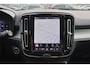 Volvo XC40 B4 Plus Dark - IntelliSafe Assist & Surround - Verwarmde voorstoelen & stuur - Parkeersensoren voor & achter - Elektr. bedienb. voorstoelen met geheugen links - Draadloze tel. lader - Inklapbare trekhaak - 19'' LMV