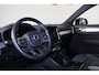 Volvo XC40 B4 Plus Dark - IntelliSafe Assist & Surround - Verwarmde voorstoelen & stuur - Parkeersensoren voor & achter - Elektr. bedienb. voorstoelen met geheugen links - Draadloze tel. lader - Inklapbare trekhaak - 19'' LMV