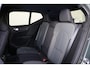 Volvo XC40 B4 Plus Dark - IntelliSafe Assist & Surround - Verwarmde voorstoelen & stuur - Parkeersensoren voor & achter - Elektr. bedienb. voorstoelen met geheugen links - Draadloze tel. lader - Inklapbare trekhaak - 19'' LMV