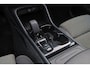 Volvo XC40 B4 Plus Dark - IntelliSafe Assist & Surround - Verwarmde voorstoelen & stuur - Parkeersensoren voor & achter - Elektr. bedienb. voorstoelen met geheugen links - Draadloze tel. lader - Inklapbare trekhaak - 19'' LMV