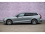 Volvo V60 2.0 T8 Plug-in Hybrid AWD Plus Dark | SOH:100% | PHEV Long Range | Trekhaak | Sportstoelen | Panoramadak | Harman Kardon Audio | Head-up Display | 360 Graden Camera | Stoelverwarming voor en achter | Keyless Entry | Elektrische Achterklep | Elektrisch Verstelbare Voorstoelen | Cruise Control Adaptief | BLIS | Google Navigatie | Apple Carplay | Android Auto