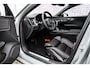 Volvo V60 2.0 T8 Plug-in Hybrid AWD Plus Dark | SOH:100% | PHEV Long Range | Trekhaak | Sportstoelen | Panoramadak | Harman Kardon Audio | Head-up Display | 360 Graden Camera | Stoelverwarming voor en achter | Keyless Entry | Elektrische Achterklep | Elektrisch Verstelbare Voorstoelen | Cruise Control Adaptief | BLIS | Google Navigatie | Apple Carplay | Android Auto