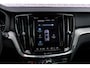 Volvo V60 2.0 T8 Plug-in Hybrid AWD Plus Dark | SOH:100% | PHEV Long Range | Trekhaak | Sportstoelen | Panoramadak | Harman Kardon Audio | Head-up Display | 360 Graden Camera | Stoelverwarming voor en achter | Keyless Entry | Elektrische Achterklep | Elektrisch Verstelbare Voorstoelen | Cruise Control Adaptief | BLIS | Google Navigatie | Apple Carplay | Android Auto