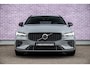 Volvo V60 2.0 T8 Plug-in Hybrid AWD Plus Dark | SOH:100% | PHEV Long Range | Trekhaak | Sportstoelen | Panoramadak | Harman Kardon Audio | Head-up Display | 360 Graden Camera | Stoelverwarming voor en achter | Keyless Entry | Elektrische Achterklep | Elektrisch Verstelbare Voorstoelen | Cruise Control Adaptief | BLIS | Google Navigatie | Apple Carplay | Android Auto
