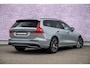 Volvo V60 2.0 T8 Plug-in Hybrid AWD Plus Dark | SOH:100% | PHEV Long Range | Trekhaak | Sportstoelen | Panoramadak | Harman Kardon Audio | Head-up Display | 360 Graden Camera | Stoelverwarming voor en achter | Keyless Entry | Elektrische Achterklep | Elektrisch Verstelbare Voorstoelen | Cruise Control Adaptief | BLIS | Google Navigatie | Apple Carplay | Android Auto
