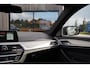 BMW 5-Serie Touring 530i High Executive M | M Pakket | Schuif/kanteldak | Head-Up display | 20 inch | Adaptieve cruise control | Luchtvering
