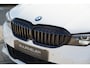 BMW 3-Serie Touring 318i High Executive M | M Pakket | Sportonderstel | Sfeerverlichting | Shadow Line | Stoelverwarming | LED | Dealer onde