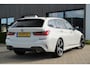 BMW 3-Serie Touring 318i High Executive M | M Pakket | Sportonderstel | Sfeerverlichting | Shadow Line | Stoelverwarming | LED | Dealer onde
