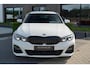 BMW 3-Serie Touring 318i High Executive M | M Pakket | Sportonderstel | Sfeerverlichting | Shadow Line | Stoelverwarming | LED | Dealer onde