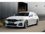 BMW 3-Serie Touring 318i High Executive M | M Pakket | Sportonderstel | Sfeerverlichting | Shadow Line | Stoelverwarming | LED | Dealer onde