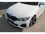 BMW 3-Serie Touring 318i High Executive M | M Pakket | Sportonderstel | Sfeerverlichting | Shadow Line | Stoelverwarming | LED | Dealer onde