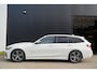 BMW 3-Serie Touring 318i High Executive M | M Pakket | Sportonderstel | Sfeerverlichting | Shadow Line | Stoelverwarming | LED | Dealer onde