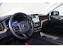 Volvo XC60 T6 Recharge AWD Ultra Dark - Luchtvering - Panorama/schuifdak - IntelliSafe Assist & Surround - 360º Camera - Harman/Kardon audio - Adaptieve LED koplampen - Verwarmde voorstoelen, stuur & achterbank - Parkeersensoren voor & achter - Elektr. bedienb. voorstoelen met geheugen - Draadloze tel. lader - Extra getint glas - Inklapbare trekhaak - 20' LMV