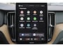 Volvo XC60 T6 Recharge AWD Ultra Dark - Luchtvering - Panorama/schuifdak - IntelliSafe Assist & Surround - 360º Camera - Harman/Kardon audio - Adaptieve LED koplampen - Verwarmde voorstoelen, stuur & achterbank - Parkeersensoren voor & achter - Elektr. bedienb. voorstoelen met geheugen - Draadloze tel. lader - Extra getint glas - Inklapbare trekhaak - 20' LMV