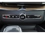 Volvo XC60 T6 Recharge AWD Ultra Dark - Luchtvering - Panorama/schuifdak - IntelliSafe Assist & Surround - 360º Camera - Harman/Kardon audio - Adaptieve LED koplampen - Verwarmde voorstoelen, stuur & achterbank - Parkeersensoren voor & achter - Elektr. bedienb. voorstoelen met geheugen - Draadloze tel. lader - Extra getint glas - Inklapbare trekhaak - 20' LMV