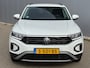 Volkswagen T-Roc Apple Carplay/Android Auto | Trekhaak geremd 1300 kg | All-season banden | Airco | Cruise control adaptief | Parkeersensoren | Apple Carplay/Android Auto | Trekhaak geremd 1300 kg | All-season banden | Airco | Cruise control adaptief | Parkeersensoren |