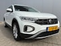 Volkswagen T-Roc Apple Carplay/Android Auto | Trekhaak geremd 1300 kg | All-season banden | Airco | Cruise control adaptief | Parkeersensoren | Apple Carplay/Android Auto | Trekhaak geremd 1300 kg | All-season banden | Airco | Cruise control adaptief | Parkeersensoren |