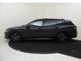Volkswagen Passat Variant 1.5 eHybrid R-Line Edition | SoH 95% | Panoramadak | Trekhaak | Lederen bekleding 'Puglia' | Adaptieve demping | 360 camera | Harman/Kardon | Head-up display | Black style Plus | Matrix LED verlichting |