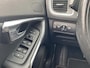 Volvo V40 2.0 T4 Business Sport / NL-Auto / Vol-Leder / Panodak / Stoelverwarming / Cruise-Control / Climate-Control / Keyless / LED / Radio-Bluetooth / Navi / PDC met Camera / 17'' LMV / ENZ.