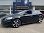 Volvo V40 2.0 T4 Business Sport / NL-Auto / Vol-Leder / Panodak / Stoelverwarming / Cruise-Control / Climate-Control / Keyless / LED / Radio-Bluetooth / Navi / PDC met Camera / 17'' LMV / ENZ.