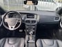 Volvo V40 2.0 T4 Business Sport / NL-Auto / Vol-Leder / Panodak / Stoelverwarming / Cruise-Control / Climate-Control / Keyless / LED / Radio-Bluetooth / Navi / PDC met Camera / 17'' LMV / ENZ.
