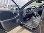 Volvo V40 2.0 T4 Business Sport / NL-Auto / Vol-Leder / Panodak / Stoelverwarming / Cruise-Control / Climate-Control / Keyless / LED / Radio-Bluetooth / Navi / PDC met Camera / 17'' LMV / ENZ.