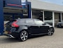 Volvo V40 2.0 T4 Business Sport / NL-Auto / Vol-Leder / Panodak / Stoelverwarming / Cruise-Control / Climate-Control / Keyless / LED / Radio-Bluetooth / Navi / PDC met Camera / 17'' LMV / ENZ.