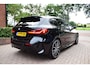 BMW 1-Serie 118i High Executive M-PAKKET/ AUTOM/PANO DAK/CARPLAY/CRUISE/NAVI/AIRCO-ECC/XENON/CAMERA/BLUETOOTH/PDC/STOEL STUUR VERW