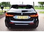 BMW 1-Serie 118i High Executive M-PAKKET/ AUTOM/PANO DAK/CARPLAY/CRUISE/NAVI/AIRCO-ECC/XENON/CAMERA/BLUETOOTH/PDC/STOEL STUUR VERW