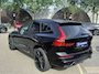 Volvo XC60 2.0 T6 Plug-in hybrid AWD Plus Black Edition LUCHTVERING | ELEK. TREKHAAK | STOEL + STOELVERWARMING | ACHTERBANK VERWARMD | HARMAN KARDON | RIJKLAAR | FABRIEKS GARANTIE T/M 7-2027 | PANO |