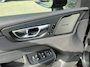 Volvo XC60 2.0 T6 Plug-in hybrid AWD Plus Black Edition LUCHTVERING | ELEK. TREKHAAK | STOEL + STOELVERWARMING | ACHTERBANK VERWARMD | HARMAN KARDON | RIJKLAAR | FABRIEKS GARANTIE T/M 7-2027 | PANO |