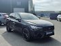 Volvo XC60 2.0 T6 Plug-in hybrid AWD Plus Black Edition LUCHTVERING | ELEK. TREKHAAK | STOEL + STOELVERWARMING | ACHTERBANK VERWARMD | HARMAN KARDON | RIJKLAAR | FABRIEKS GARANTIE T/M 7-2027 | PANO |