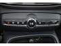 Volvo EC40 Extended Range Plus Black Ed. 82 kWh - Panoramadak - IntelliSafe Assist & Surround - 360º Camera - Verwarmde voorstoelen, stuur & achterbank - Parkeersensoren voor & achter - Elektr. bedienb. bestuurdersstoel met geheugen - Draadloze tel. lader - Extra getint glas - 20' LMV