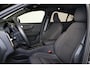 Volvo EC40 Extended Range Plus Black Ed. 82 kWh - Panoramadak - IntelliSafe Assist & Surround - 360º Camera - Verwarmde voorstoelen, stuur & achterbank - Parkeersensoren voor & achter - Elektr. bedienb. bestuurdersstoel met geheugen - Draadloze tel. lader - Extra getint glas - 20' LMV