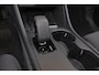 Volvo EC40 Extended Range Plus Black Ed. 82 kWh - Panoramadak - IntelliSafe Assist & Surround - 360º Camera - Verwarmde voorstoelen, stuur & achterbank - Parkeersensoren voor & achter - Elektr. bedienb. bestuurdersstoel met geheugen - Draadloze tel. lader - Extra getint glas - 20' LMV