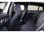 Volvo EC40 Extended Range Plus Black Ed. 82 kWh - Panoramadak - IntelliSafe Assist & Surround - 360º Camera - Verwarmde voorstoelen, stuur & achterbank - Parkeersensoren voor & achter - Elektr. bedienb. bestuurdersstoel met geheugen - Draadloze tel. lader - Extra getint glas - 20' LMV