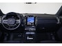 Volvo EC40 Extended Range Plus Black Ed. 82 kWh - Panoramadak - IntelliSafe Assist & Surround - 360º Camera - Verwarmde voorstoelen, stuur & achterbank - Parkeersensoren voor & achter - Elektr. bedienb. bestuurdersstoel met geheugen - Draadloze tel. lader - Extra getint glas - 20' LMV