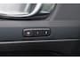 Volvo EC40 Extended Range Plus Black Ed. 82 kWh - Panoramadak - IntelliSafe Assist & Surround - 360º Camera - Verwarmde voorstoelen, stuur & achterbank - Parkeersensoren voor & achter - Elektr. bedienb. bestuurdersstoel met geheugen - Draadloze tel. lader - Extra getint glas - 20' LMV