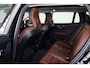 Volvo V60 2.0 T4 Inscription - Panorama/schuifdak - IntelliSafe Assist & Surround - Parkeercamera achter - Verwarmde voorstoelen, stuur & achterbank - Parkeersensoren voor & achter - Elektr. bedienb. bestuurdersstoel - 19' LMV - Inklapbare trekhaak