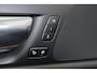 Volvo V60 2.0 T4 Inscription - Panorama/schuifdak - IntelliSafe Assist & Surround - Parkeercamera achter - Verwarmde voorstoelen, stuur & achterbank - Parkeersensoren voor & achter - Elektr. bedienb. bestuurdersstoel - 19' LMV - Inklapbare trekhaak